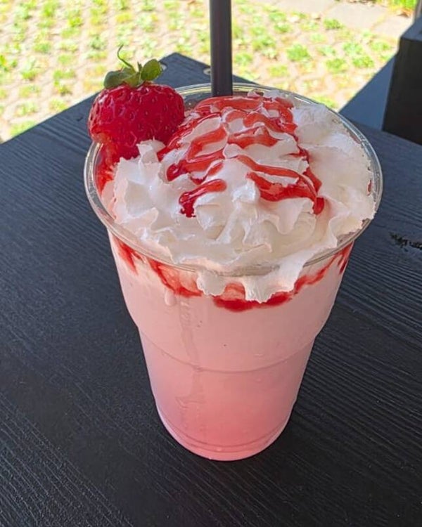 Hausgemachtes Erdbeerfrappe