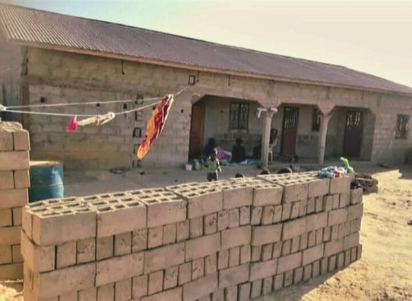 Traditioneel Familiehuis in Daru Busumbala