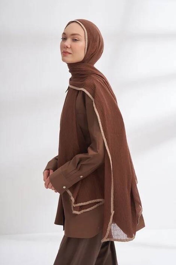 MOUSSELINE SJAAL MET BIES KOFFIE