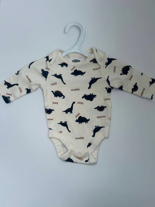 Cache couche old navy 0-3 mois