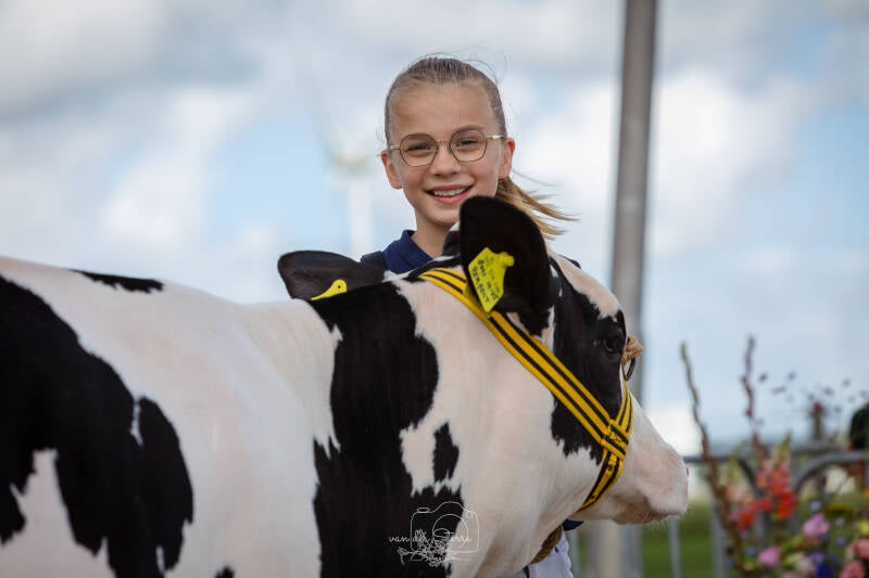vebo-2026-kamkoe-met-jonge-boerin.jpg