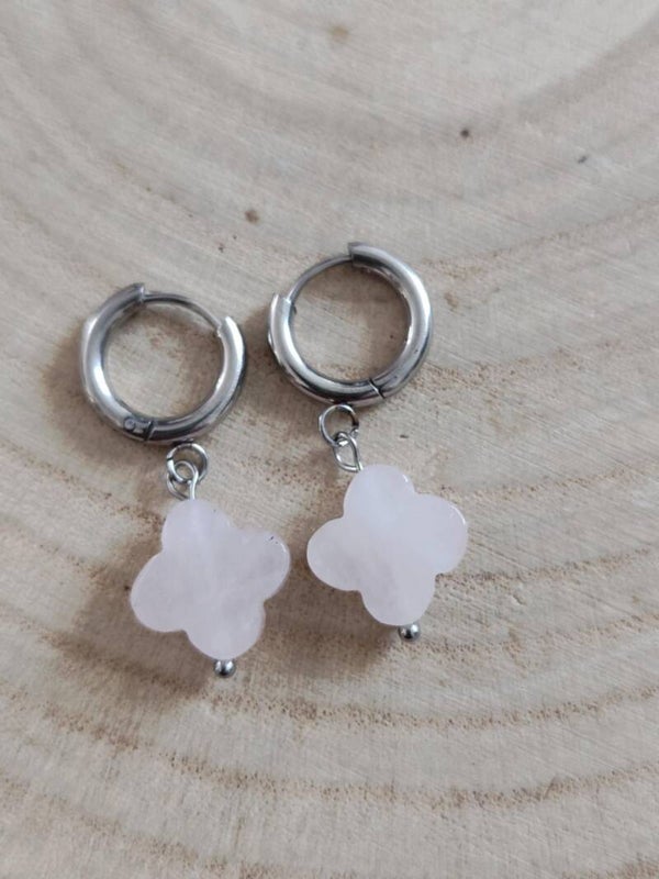 Boucles d'oreilles forme fleur quartz rose