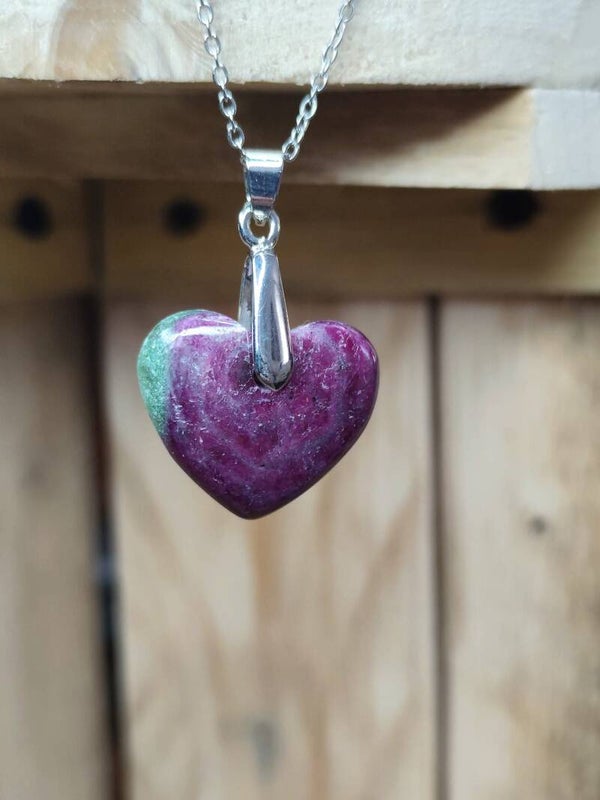 Pendentif coeur rubis zoïsite
