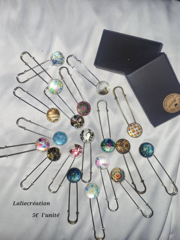 Broches