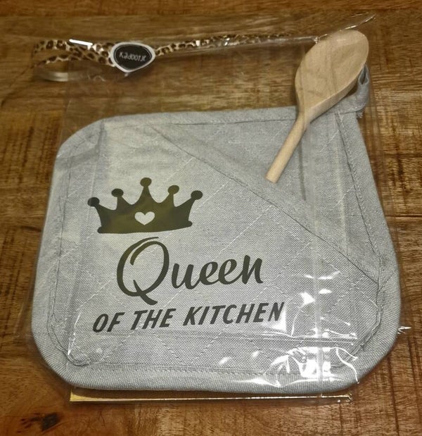 Pannelap Queen in the kitchen