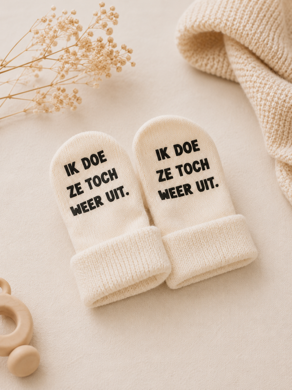 Sokjes baby met tekst ik doe ze toch weer uit.
