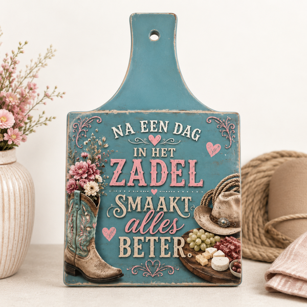 Borrelplankje  zadel paard eten