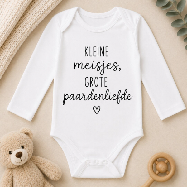 Rompertje kleine meisjes , grote paardenliefde