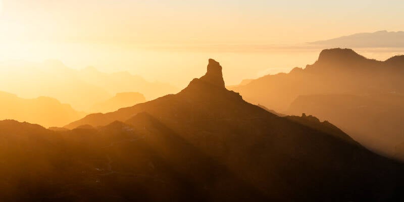 roque-bentayaga-1-2-goldenhour-fra-mirrador-d-d-becerra-standard-ydjznw.jpg