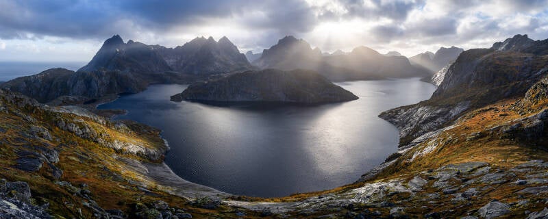 sunrays-ved-solbj-rnvatnet-om-h-sten-fix-standard.jpg