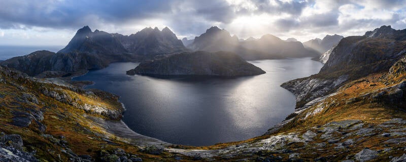 sunrays-ved-solbj-rnvatnet-om-h-sten-standard.jpg