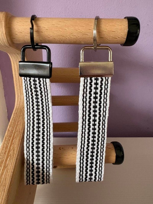 Handgeweven sleutelhanger wit / zwart