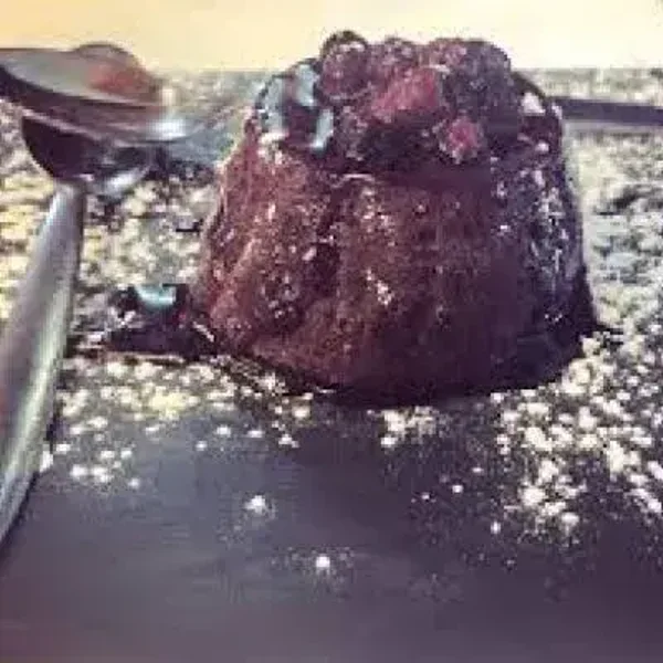 Soufflè al cioccolato e frutti di bosco