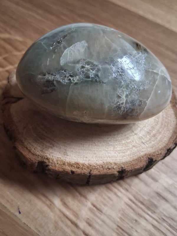 Knuffelsteen groene maansteen