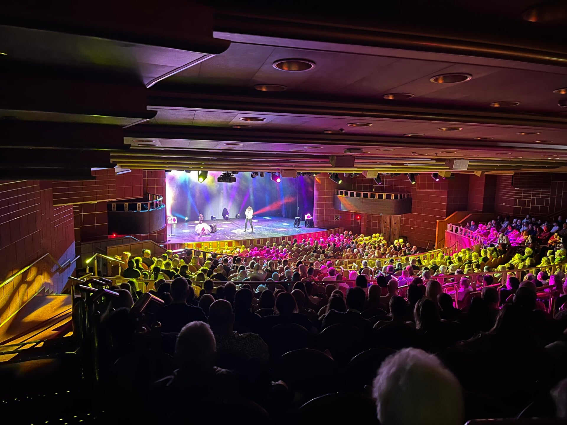 Kids magician Ireland magic show 