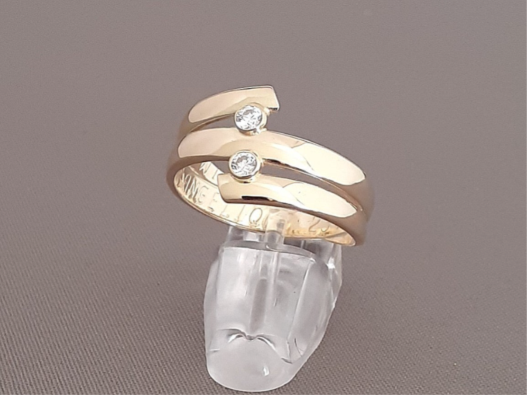 Van bestaande trouwringen, een nieuwe ring gemaakt.