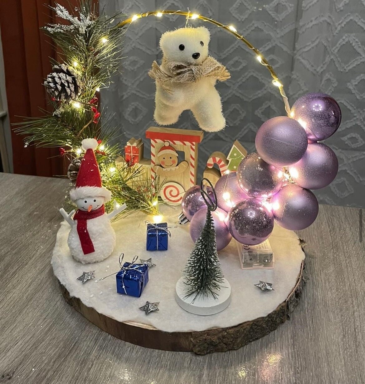 Composition de Noël violette