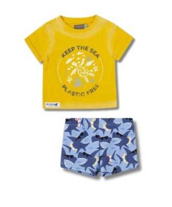 BEBE niño. Conjunto camiseta amarilla y bañador de tiburones. CANADA HOUSE
