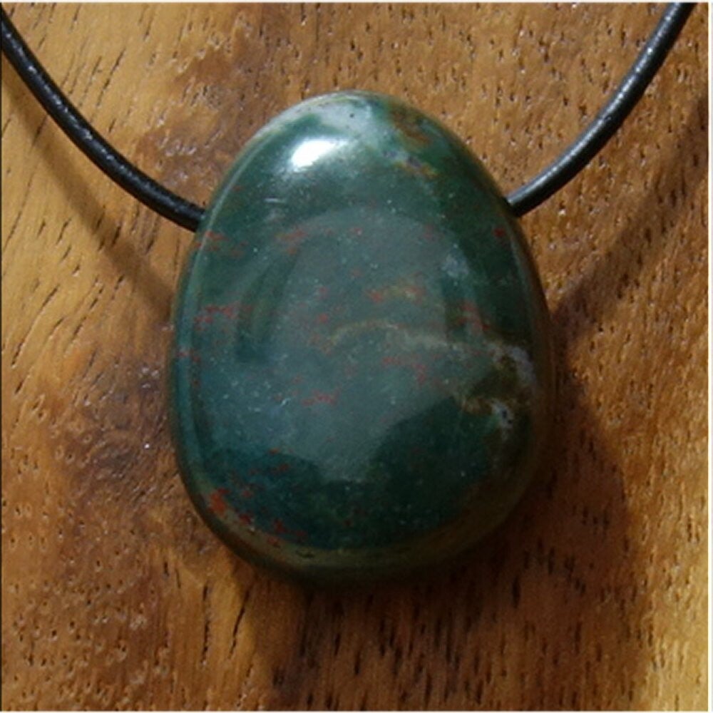 Heliotrop gebohrt mit 80 cm Band & Jutesäckchen