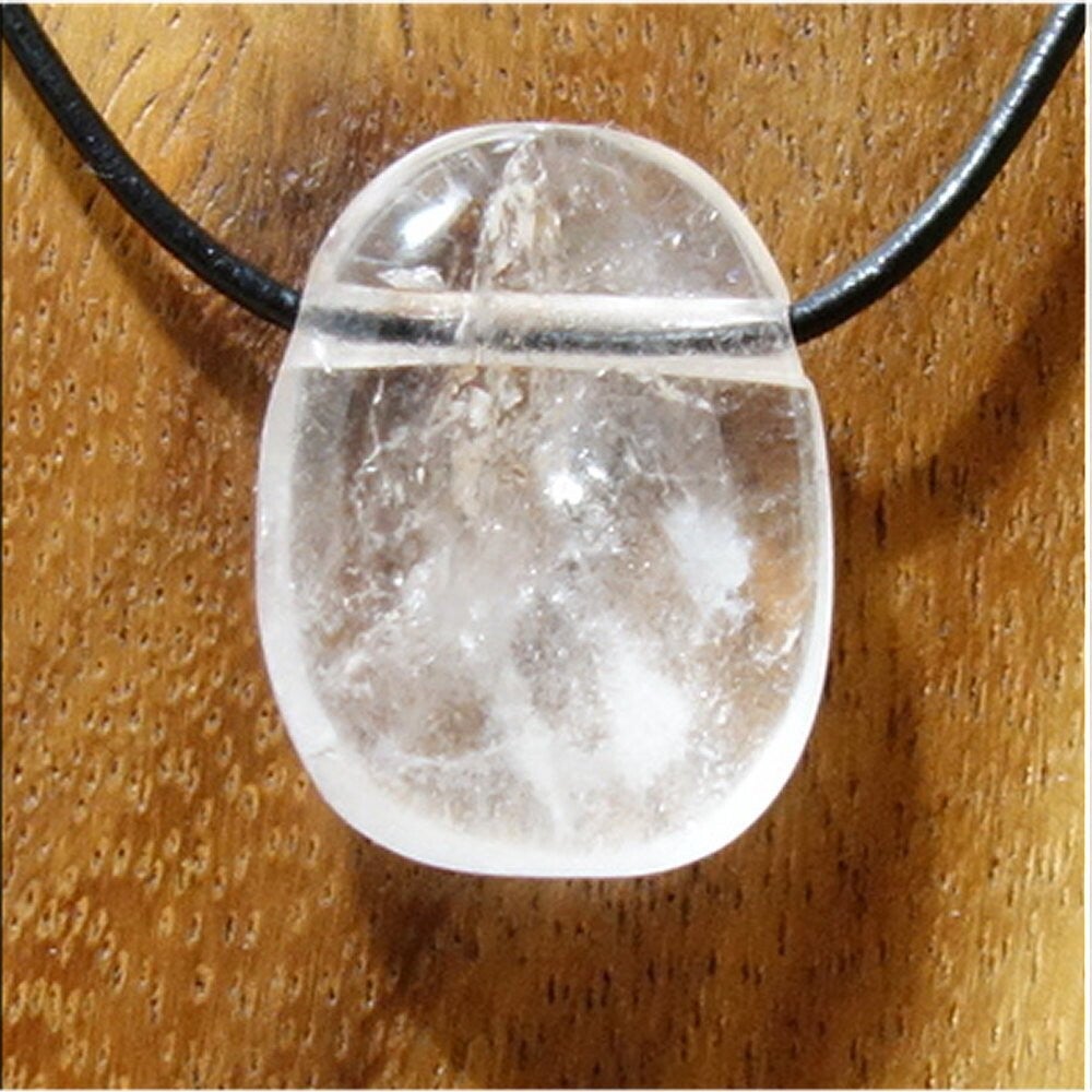 Bergkristall gebohrt mit 80 cm Band & Jutesäckchen