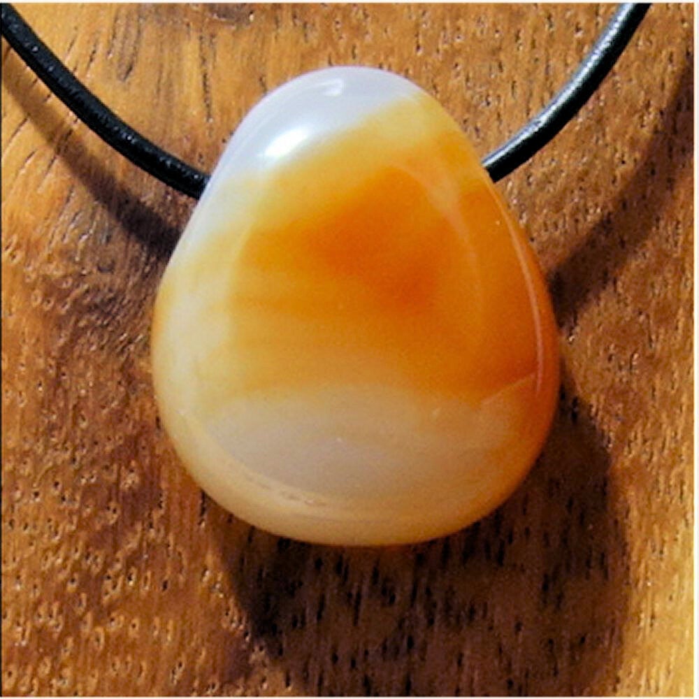 Karneol gebohrt mit 80 cm Band & Jutesäckchen