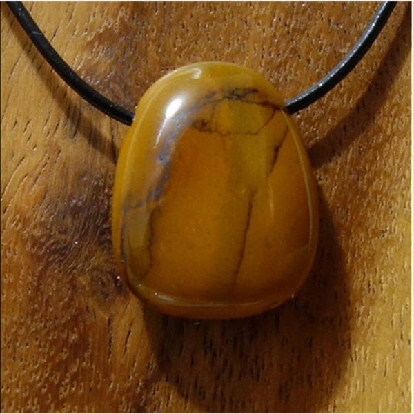 Mookait  gebohrt mit 80 cm Band & Jutesäckchen