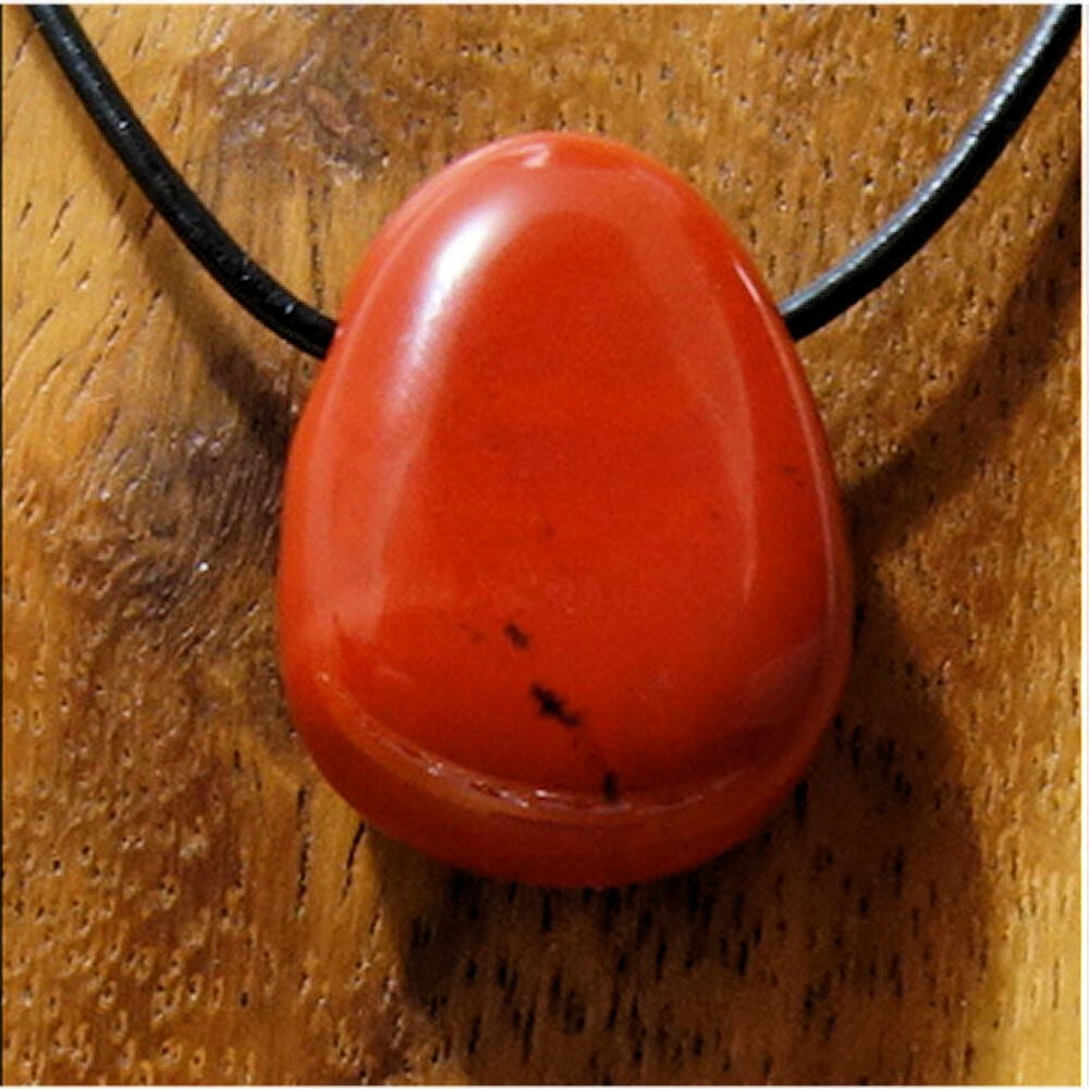 Roter Jaspis gebohrt mit 80 cm Band & Jutesäckchen