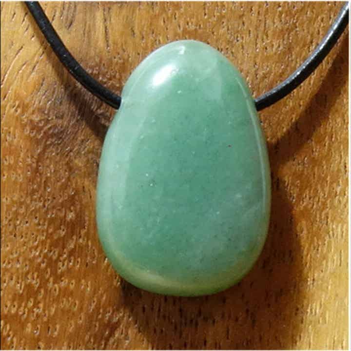 Aventurin gebohrt mit 80 cm Band & Jutesäckchen