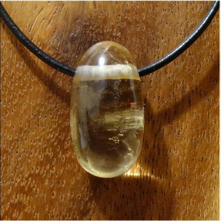 Citrin gebohrt mit 80 cm Band & Jutesäckchen