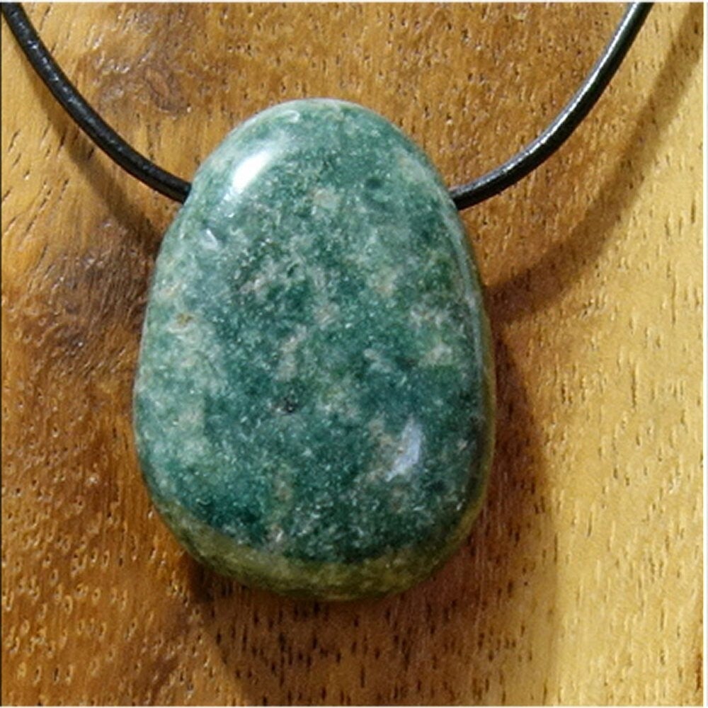 Baumachat  gebohrt mit 80 cm Band & Jutesäckchen