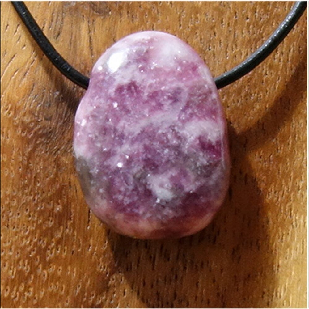 Lepidolith gebohrt mit 80 cm Band & Jutesäckchen