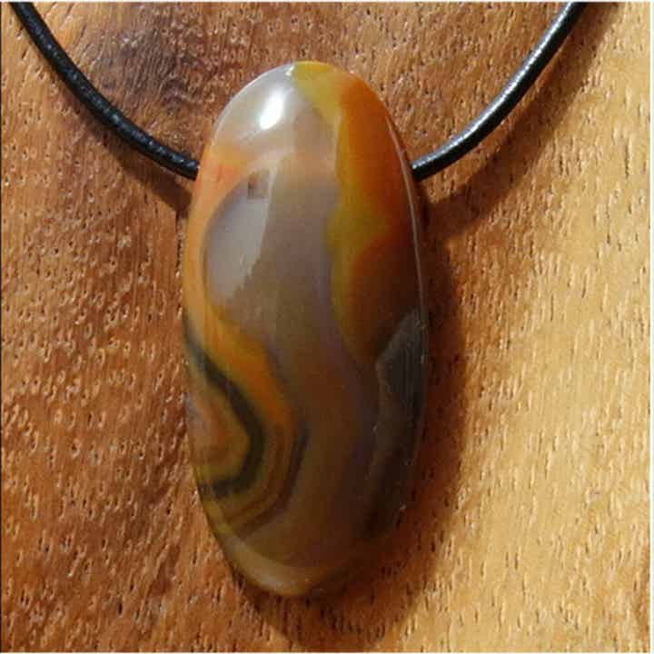 Condor Achat Cabochon gebohrt mit 80 cm Band & Jutesäckchen