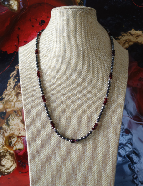 Halskette aus Hämatit, Granat & Silber