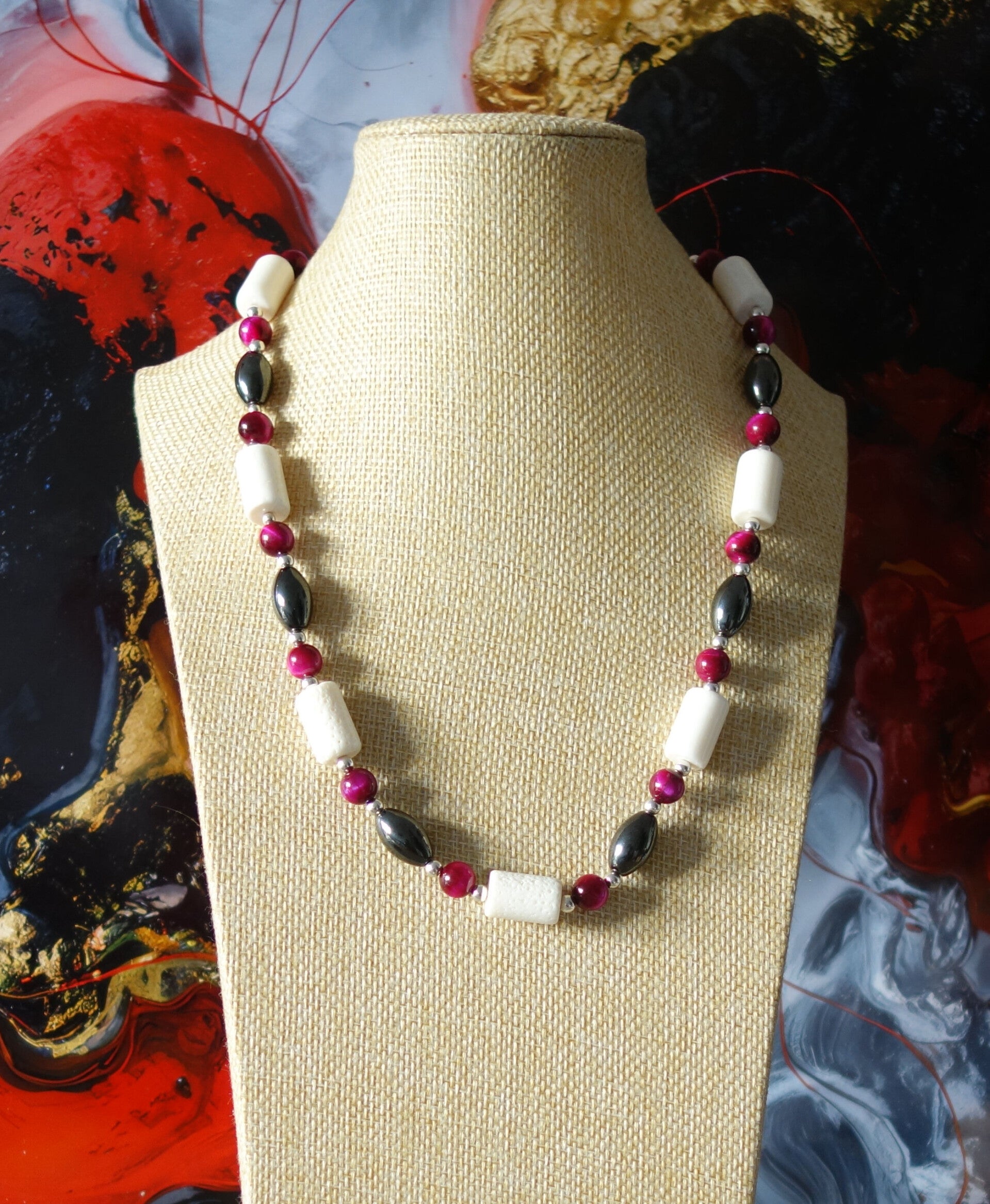 Halskette aus Hämatit, Koralle, Tigerauge & Silber