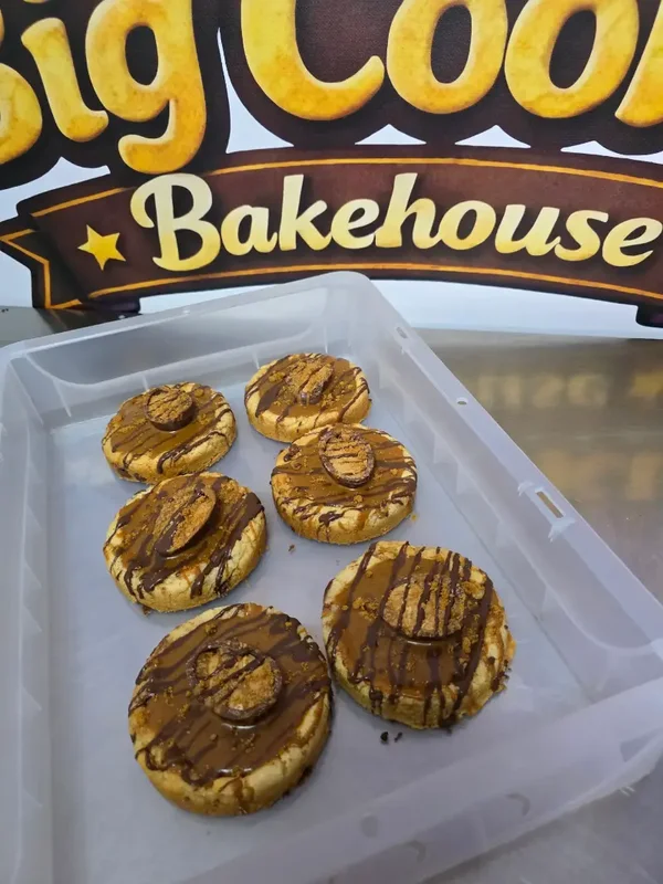 4 x Biscoff egg cookies