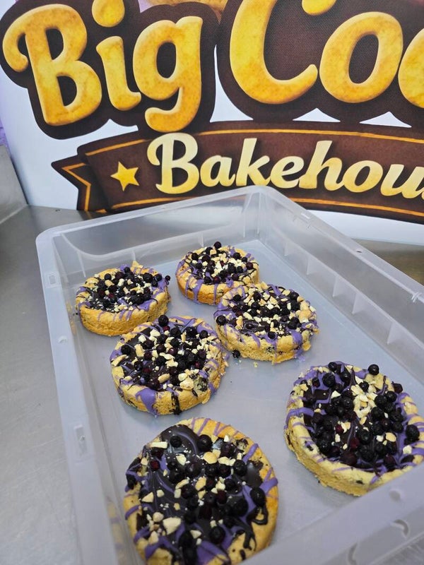 4 x Blueberry, cashew & dark chocolate