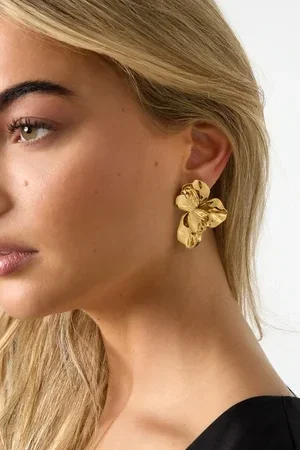 Gold crush earrings