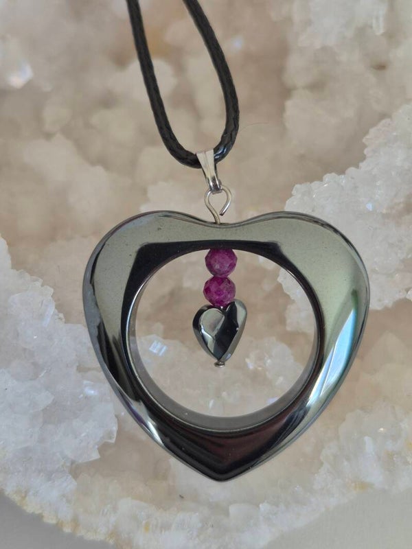 Pendentif coeur Hématite - Rubis