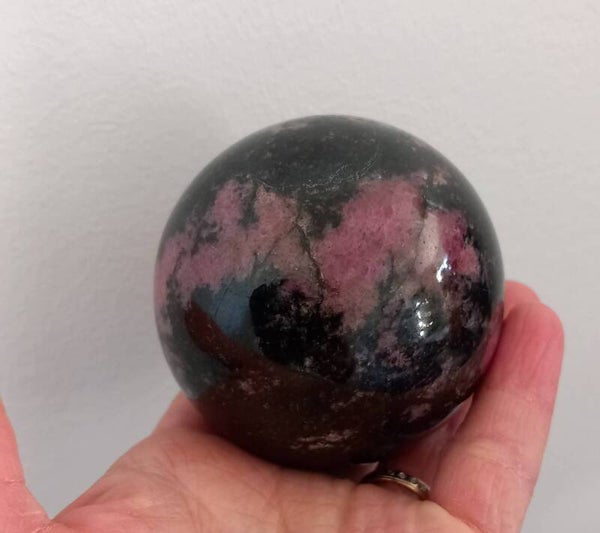 Rhodonite boule avec support