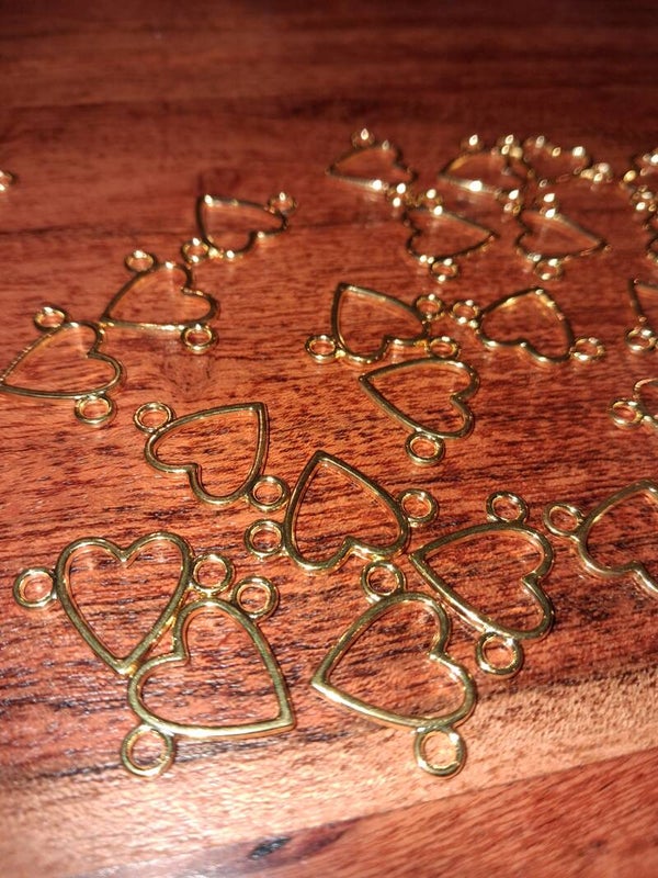 Open Heart Small Charm, Bright Gold x 25 pack