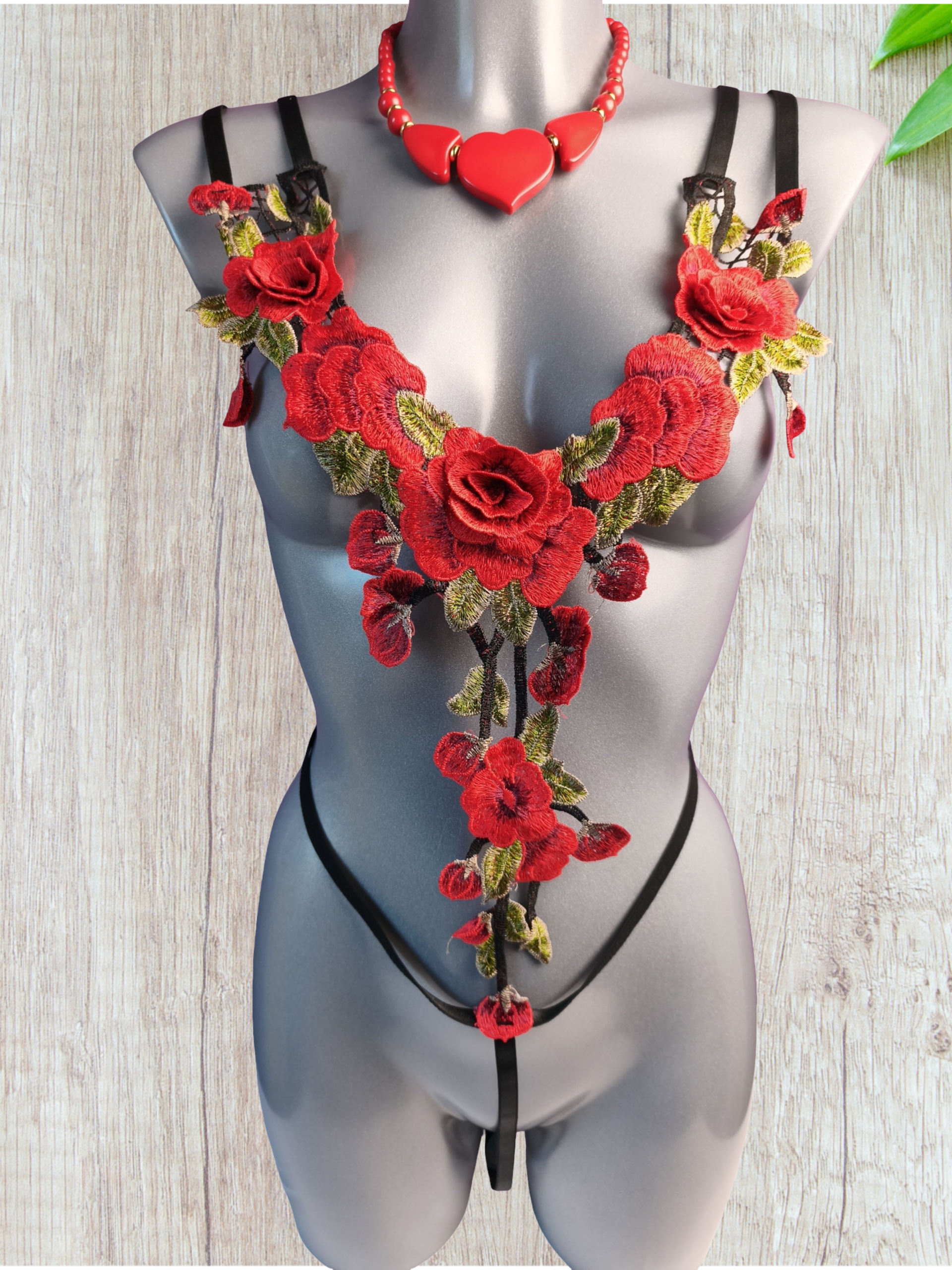 Body lingerie brodé roses rouges & dos croisé – Taille 42