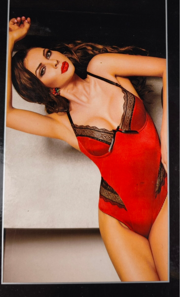 Body Evane rouge satiné de la marque PASSION, une pièce raffinée & ultra féminine / Taille S/M 36/38