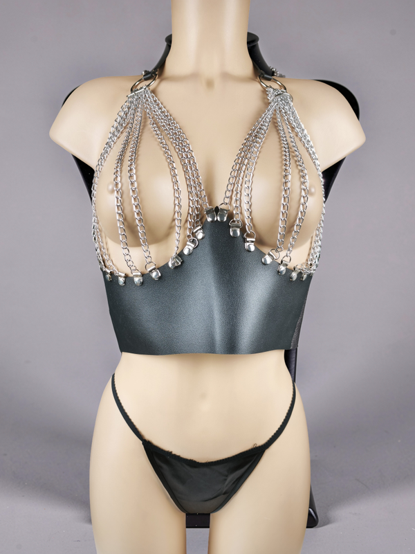 Soutien-gorge en simili cuir noir & cascade de chaînes argentées + String offert ! au look original et peu commun ! Neuf - Taille Unique