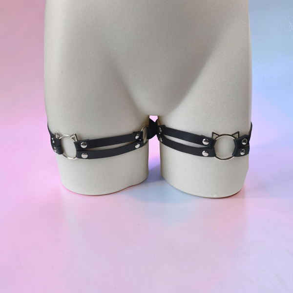 Jarretières de Cuisses simili noir avec anneaux chat – Taille Unique ajustable