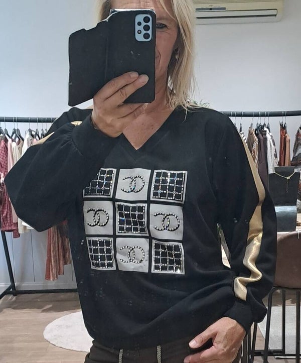 sweaterpulletje zwart met goud op mouw