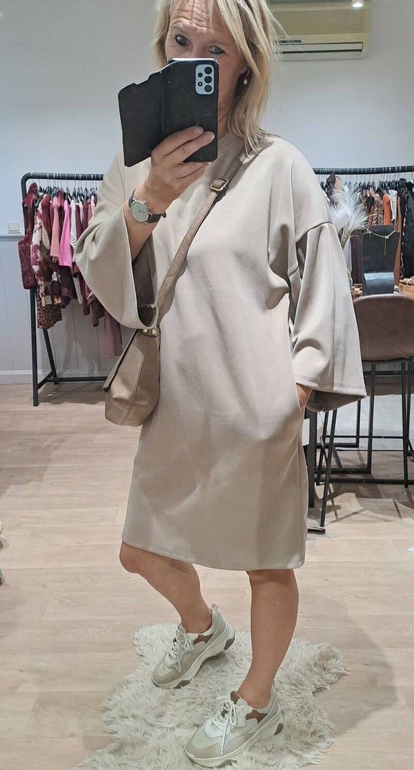 sweaterkleedje taupe Mooij