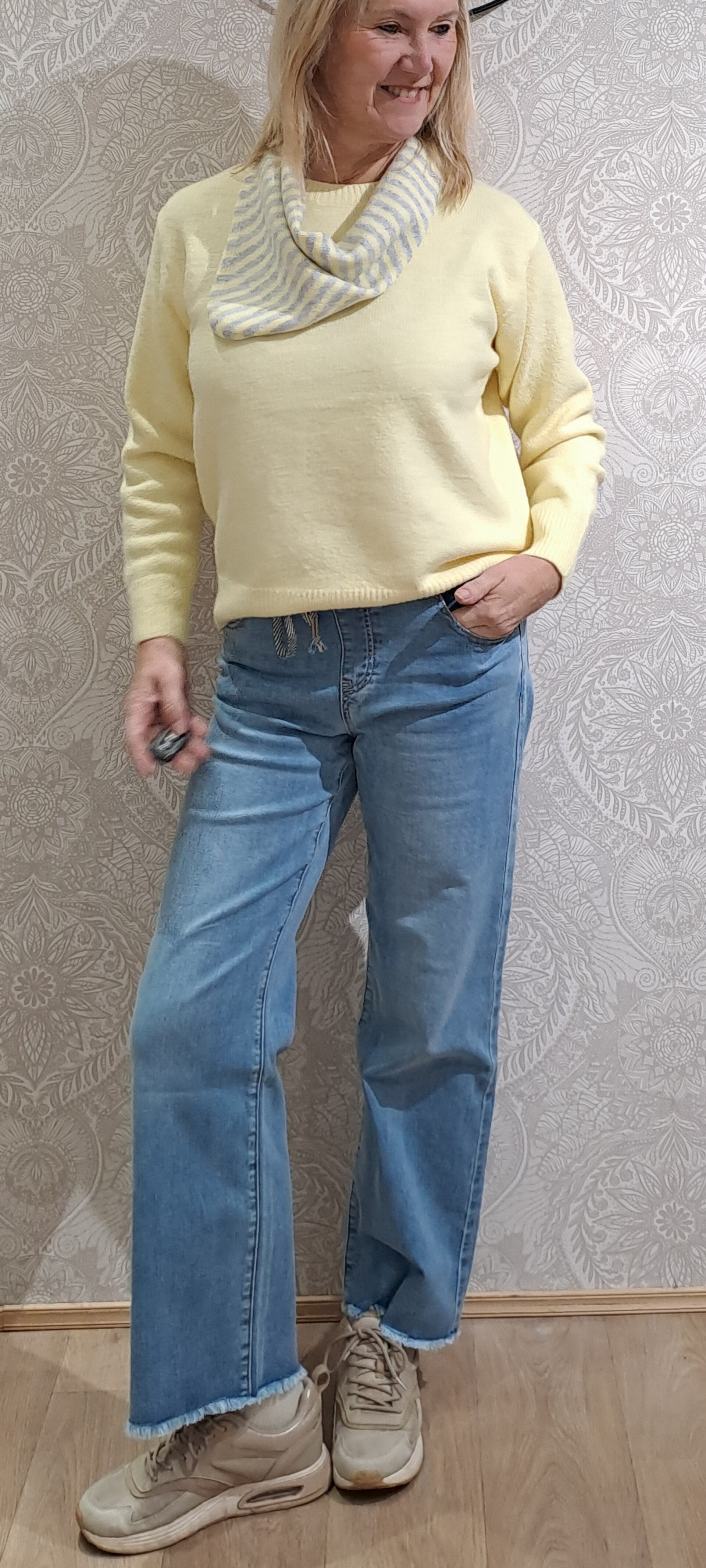 pulletje lichtgeel met sjaaltje Version