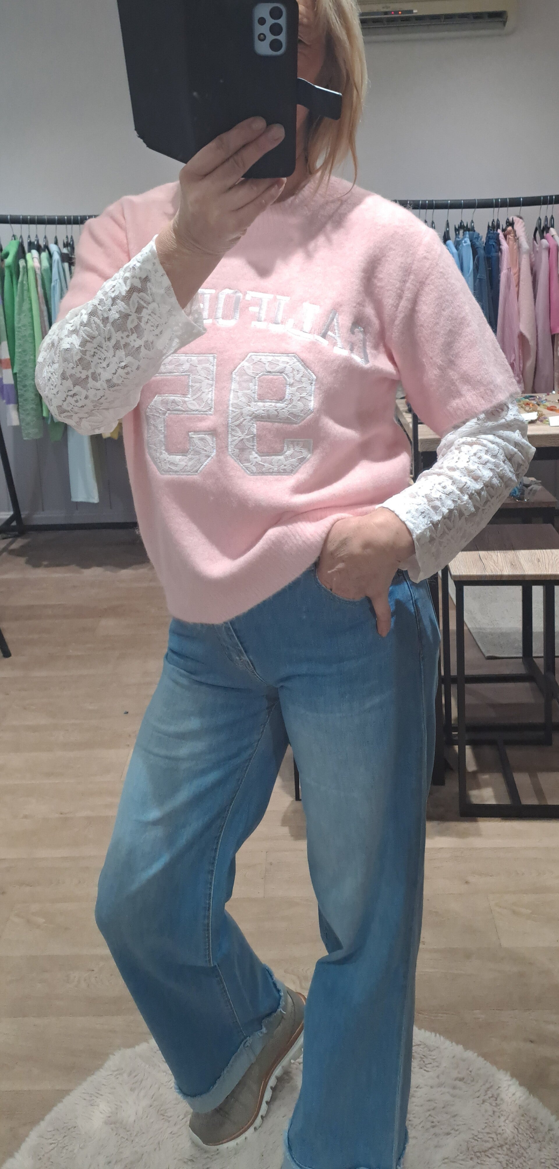 pulletje JW met kanten mouw  roze