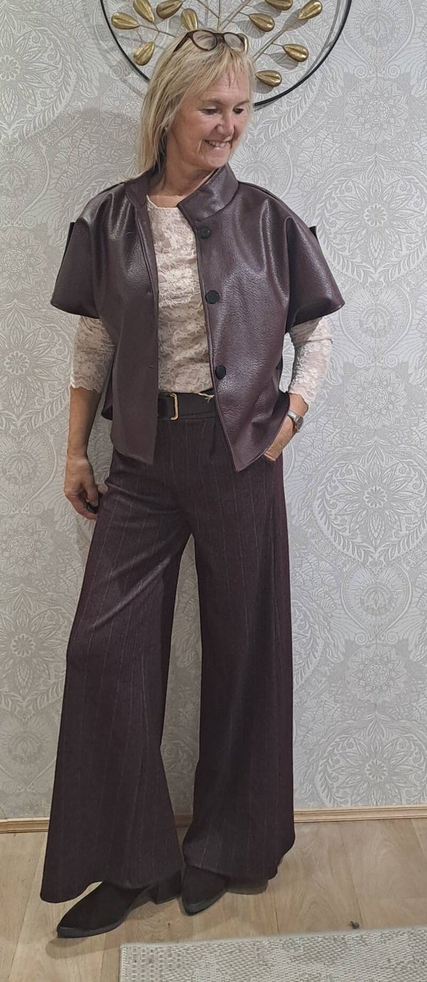 leatherlook vestje burgundy Charming Girl