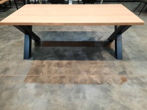 eettafel in massieve eik x poot